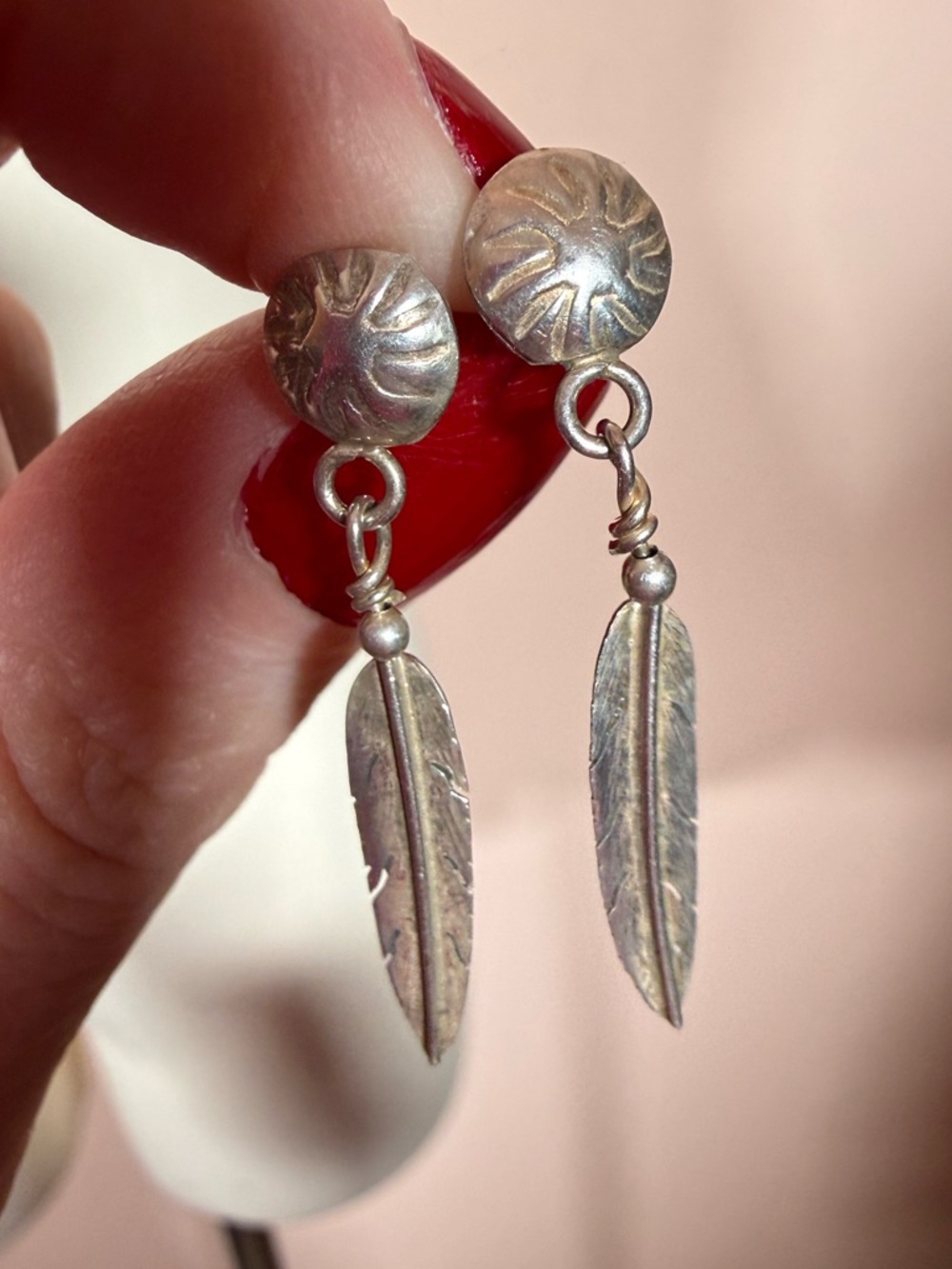 Native American Sterling Silver delicate southwestern Feathers dangle earrings